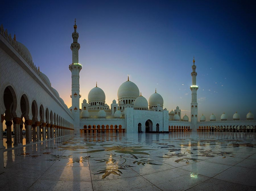 the grand mosque in Abu Dhabi